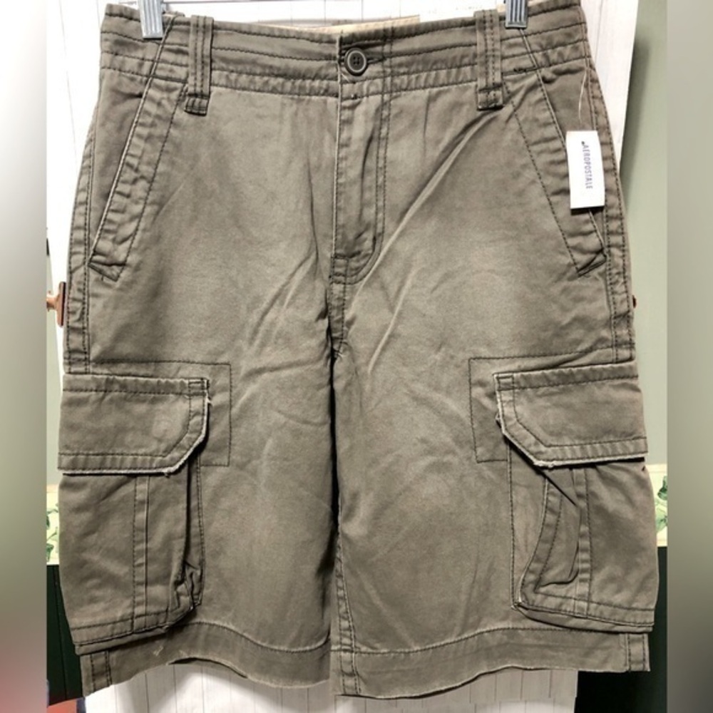 📚Aeropostale Grey Cotton Cargo shorts